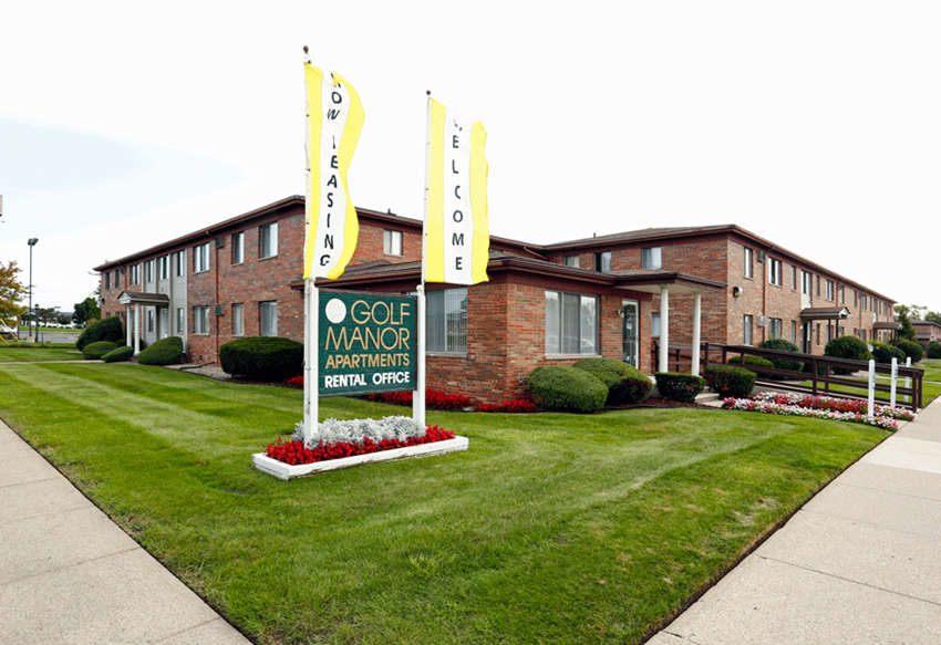 at Golf Manor Apartments, Roseville, MI,48066 - Photo Gallery 1