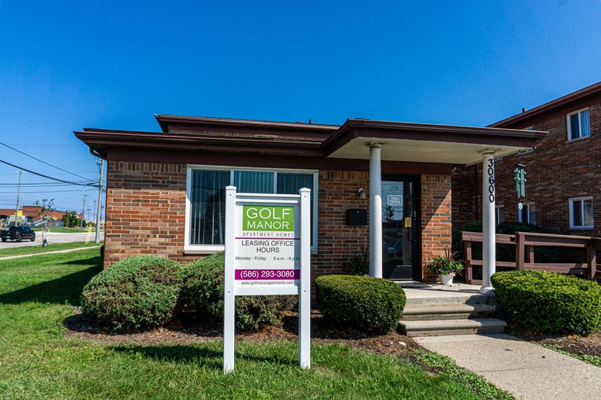 Leasing office at Golf Manor Apartments in Roseville, Michigan - Photo Gallery