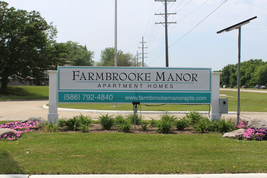 Farmbrooke Manor Sign