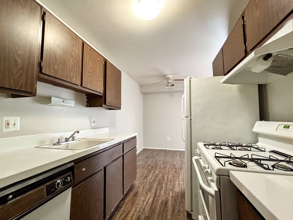 Apartments with fully equipped kitchens in Warren, MI