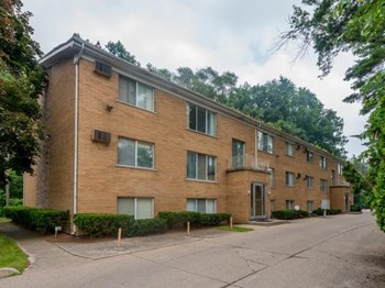 at Lakeshore Pointe Apartments, New Baltimore, 48051 - Photo Gallery 2