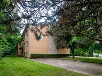 at Lakeshore Pointe Apartments, New Baltimore, Michigan - Photo Gallery 3