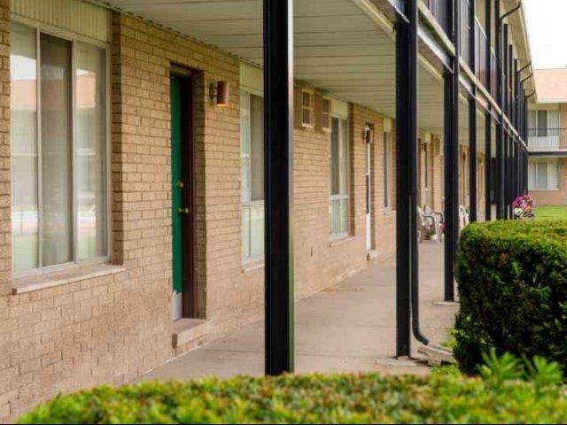 at Huntington Club Apartments, Warren