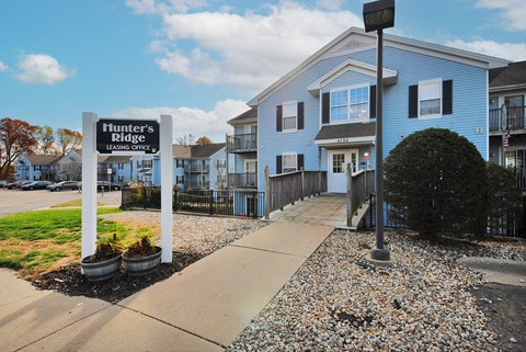 Apartments for lease in Kalamazoo, Michigan. Leases near Western Michigan University. Leases near WMU.