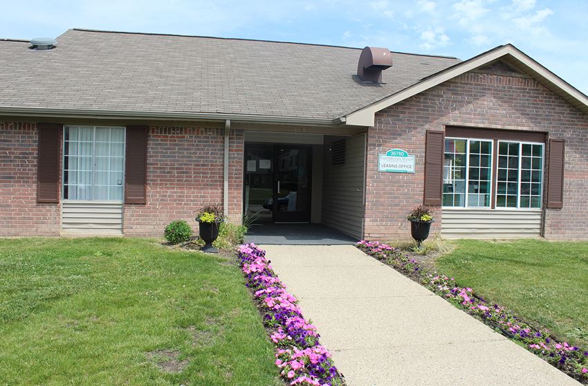 Leasing Office - Photo Gallery