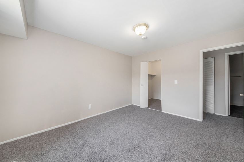 Bedroom, spacious bedroom - Photo Gallery