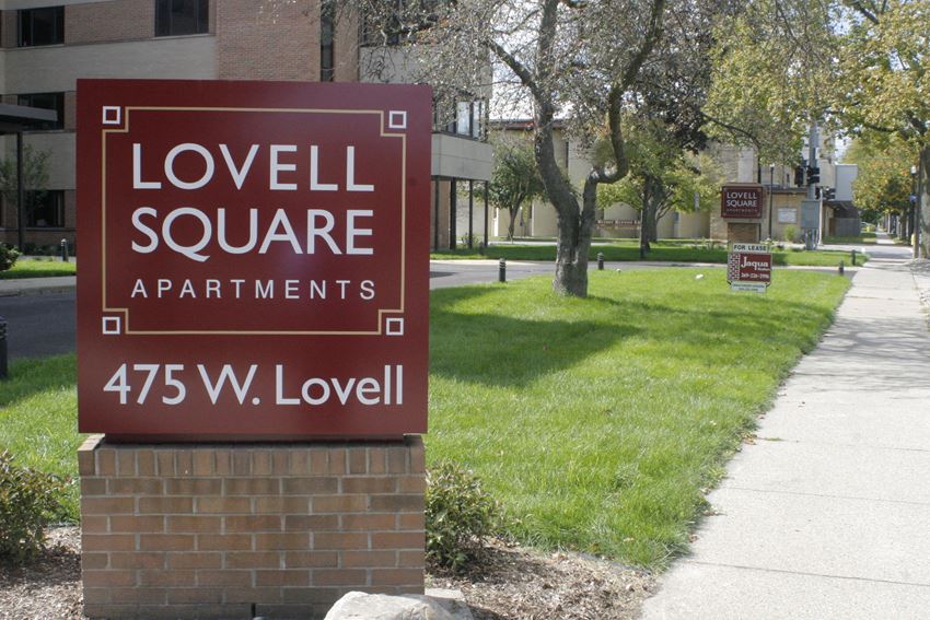 Lovell Square sign