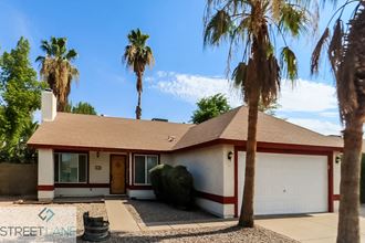 8126 W SWEETWATER Avenue 3 Beds Apartment for Rent