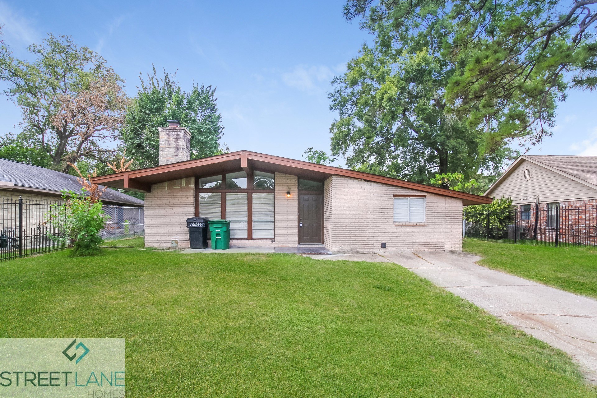 9206 Woodlyn Rd Rentals Houston Tx Rentcafe