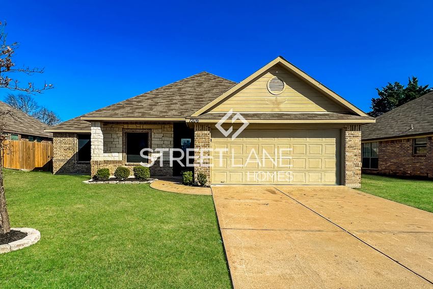 1206 Woodside 3 Beds House for Rent - Photo Gallery 1