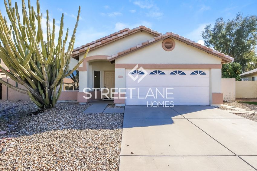 4102 E LIBRA Avenue 3 Beds House for Rent - Photo Gallery 1