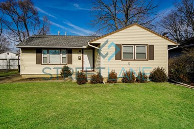 4514 Errington Rd 3 Beds House for Rent - Photo Gallery 1