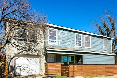 403 E Standifer St Unit B 3 Beds Apartment for Rent