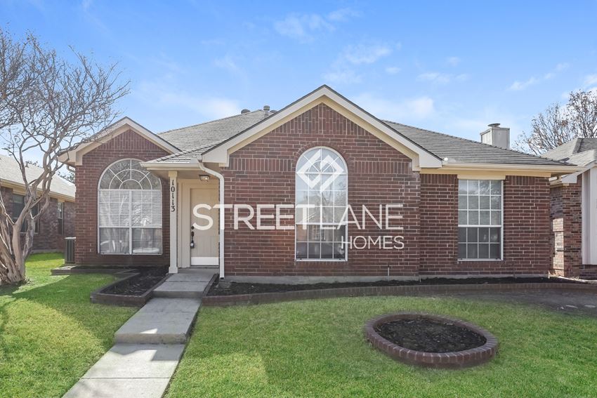 10113 Concord 3 Beds House for Rent - Photo Gallery 1