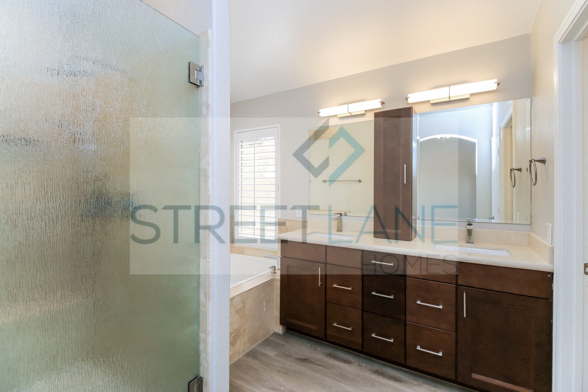 4921 East Hilton Avenue