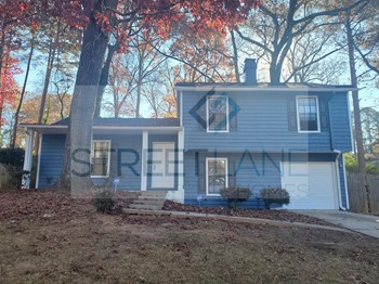 1095 Forest East Dr 3 Beds House for Rent