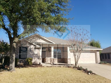 112 Hackberry 3 Beds House for Rent - Photo Gallery 1