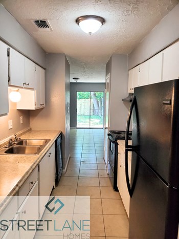 6824 W Fuqua Dr 2 Beds House for Rent - Photo Gallery 4