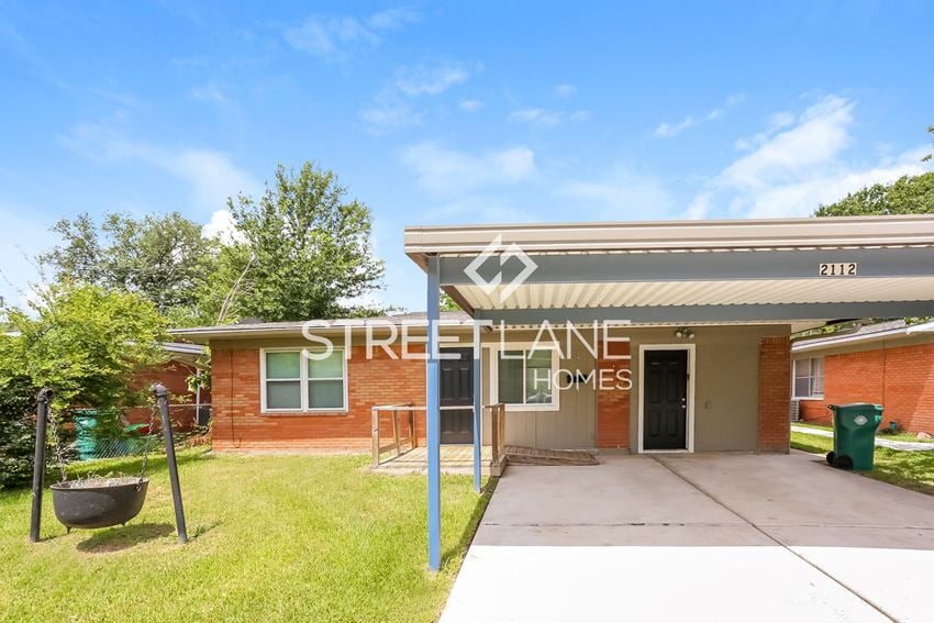 This 3 bedrooms, 1 bath home is NOW available for move-in! Step into your new home with its many features! - Photo Gallery 1