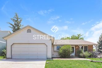 Charming 3 bedroom home in Aurora!