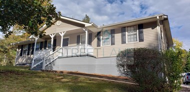 4631 Ben Hill Rd 3 Beds Apartment for Rent