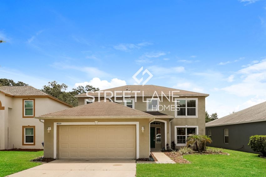 A charming home with 4 bedrooms and 2 baths in Valrico is NOW available for move-in! - Photo Gallery 1