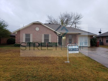 817 Brookhaven 4 Beds House for Rent - Photo Gallery 1