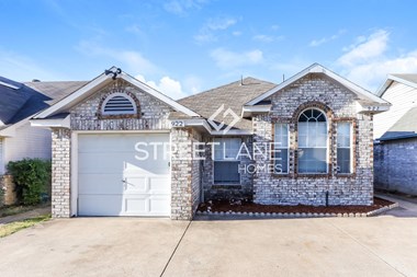 922 Gaynor 3 Beds Apartment for Rent
