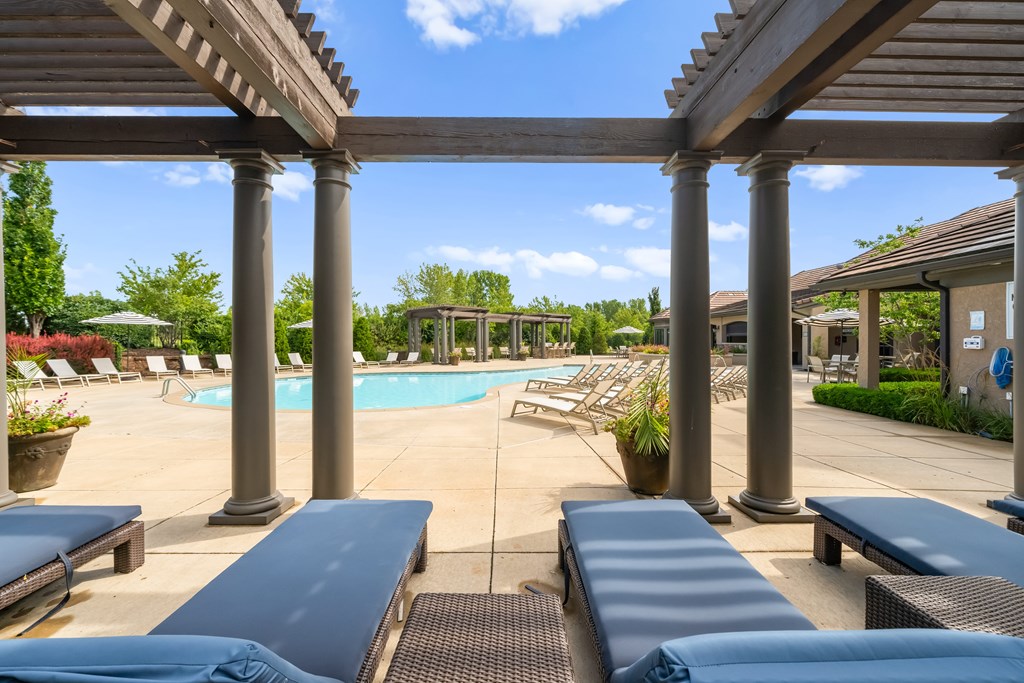 Resort Style Pool at Villa Milano near Overland Park Kansas