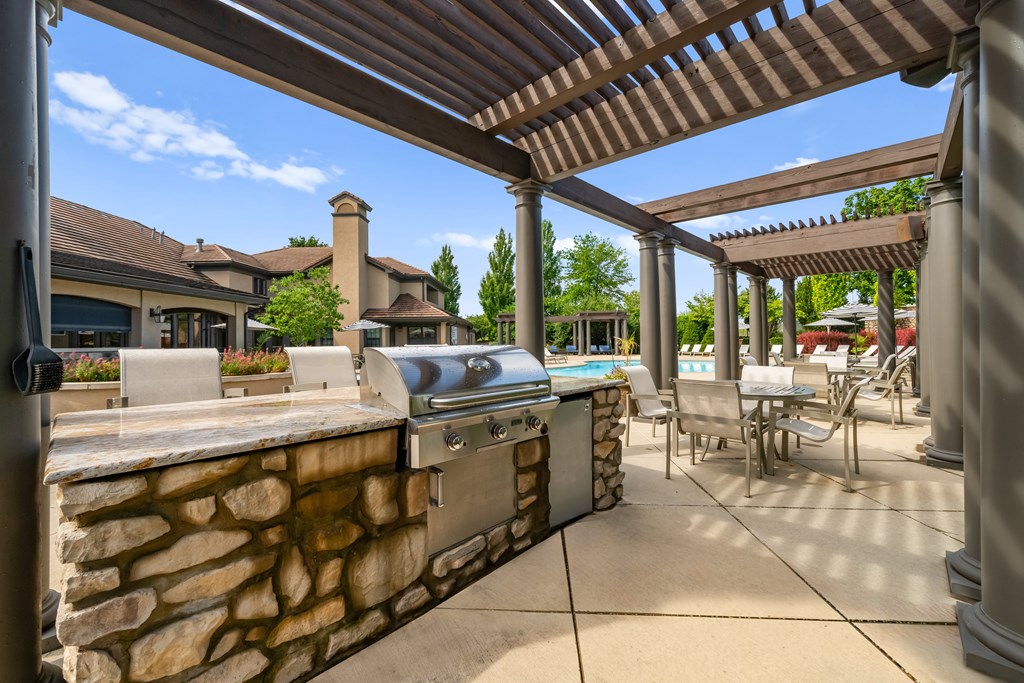 Grilling area at Villa Milano near Overland Park Kansas
