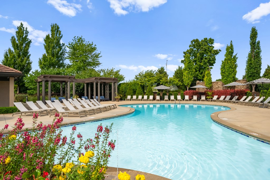 Resort Style Pool at Villa Milano in Leawood Kansas