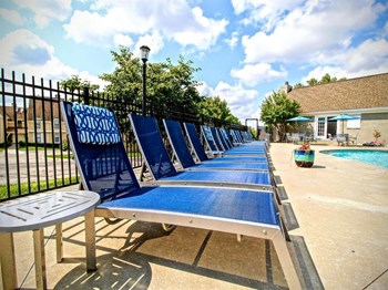 Poolside Seating - Photo Gallery 5