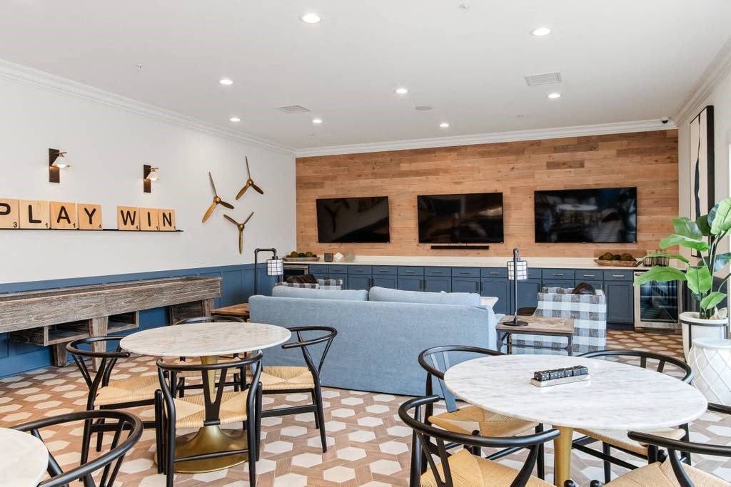 Cyber Cafe and Pub Room