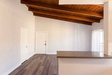 3704 And 3710 South Bentley Avenue 3 Beds Apartment for Rent - Photo Gallery 1