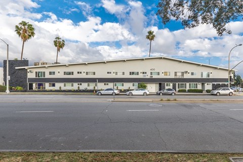 400 N Los Robles Ave