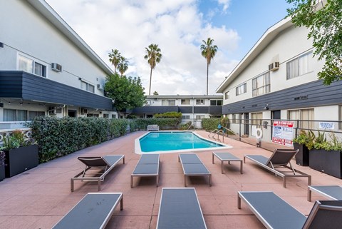 400 N Los Robles Ave