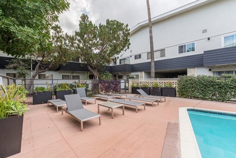 400 N Los Robles Ave