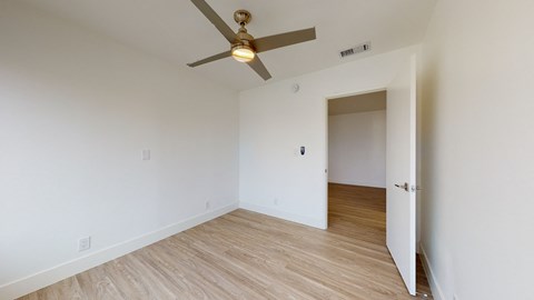 400 N Los Robles Ave