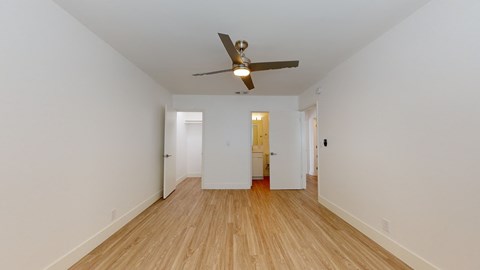 400 N Los Robles Ave