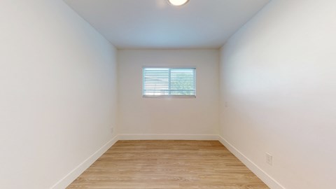 400 N Los Robles Ave