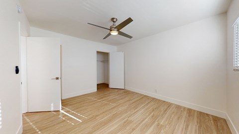 400 N Los Robles Ave