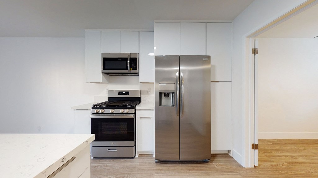 400 N Los Robles Ave is a similar property to Brookmore Apartments located in Pasadena