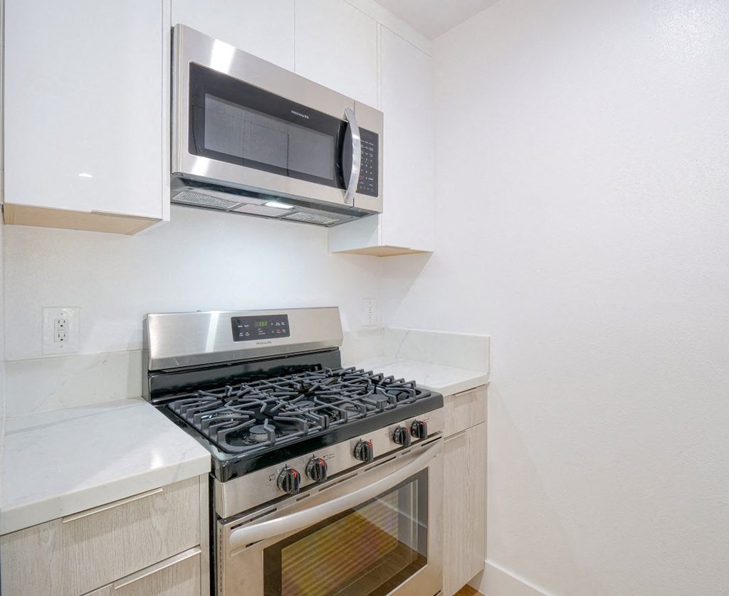 the preserve at ballantyne commons apartment kitchen with stove and microwave
