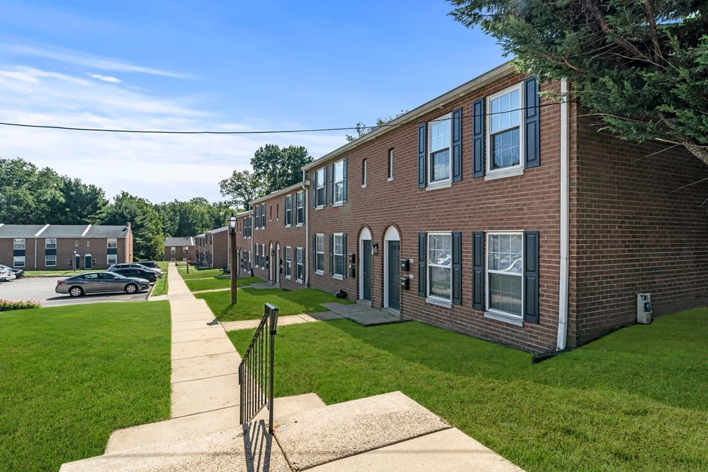 Rushwood Apartments Exterior