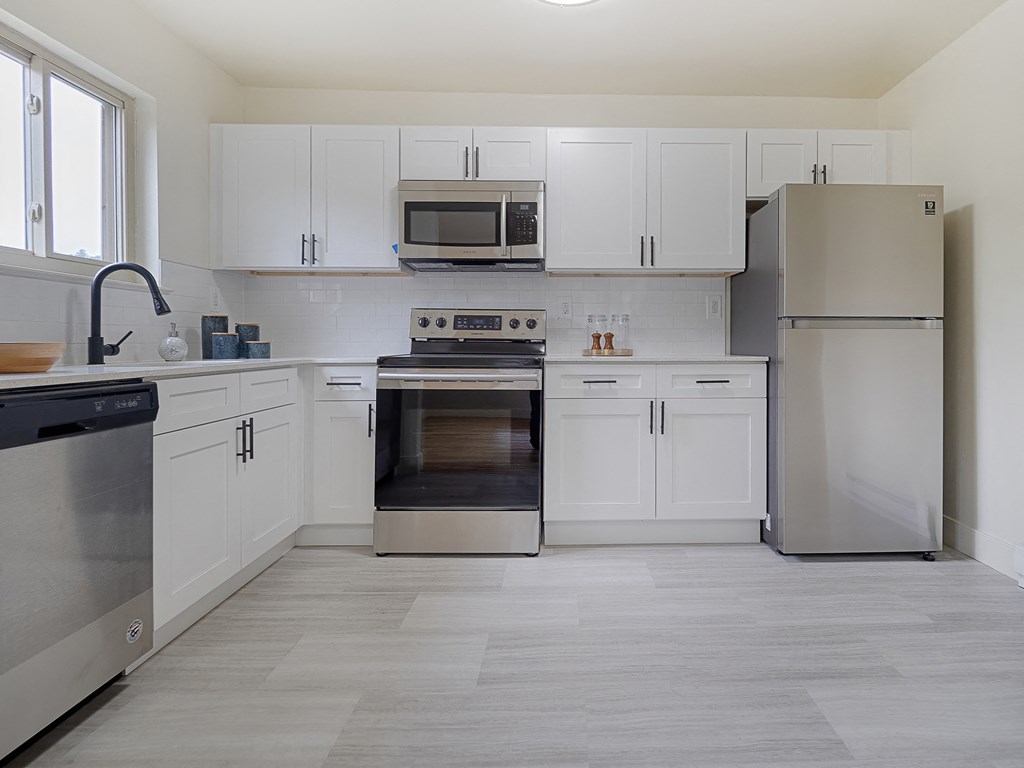 kitchen kitchen at Atlantic Pointe Apartments, New Jersey, 07716