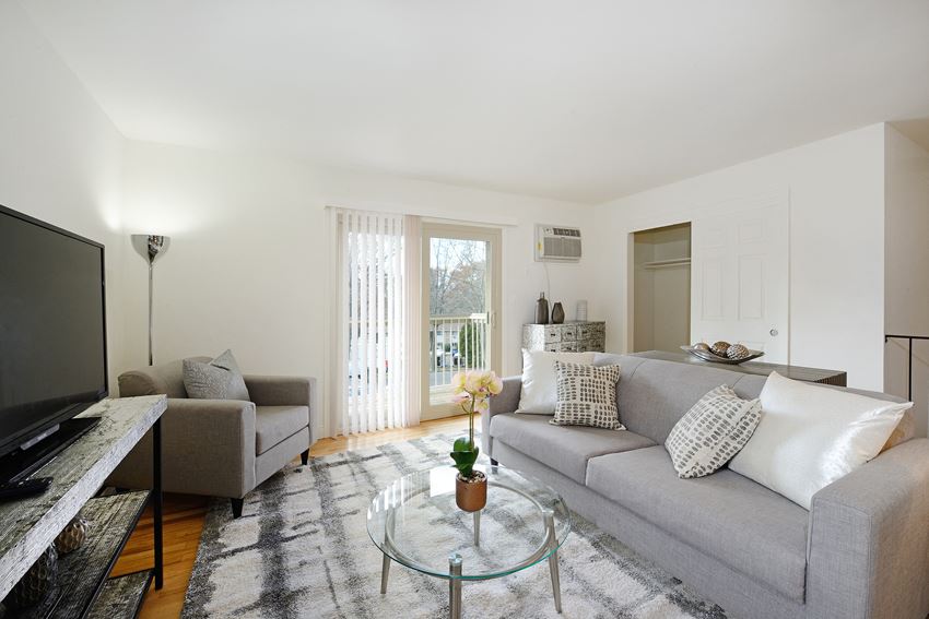 Atlantic Pointe Apartments, 165 Thousand Oaks Dr., Atlantic Highlands