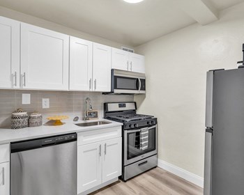 Parkview Towers Kitchen - Photo Gallery 3