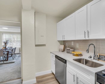 Parkview Towers Kitchen - Photo Gallery 4