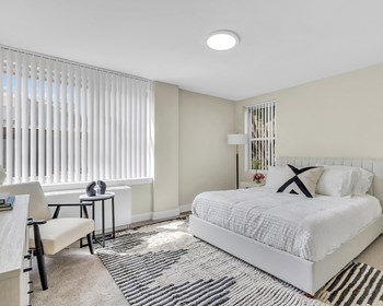 Parkview Towers Master Bedroom - Photo Gallery 9