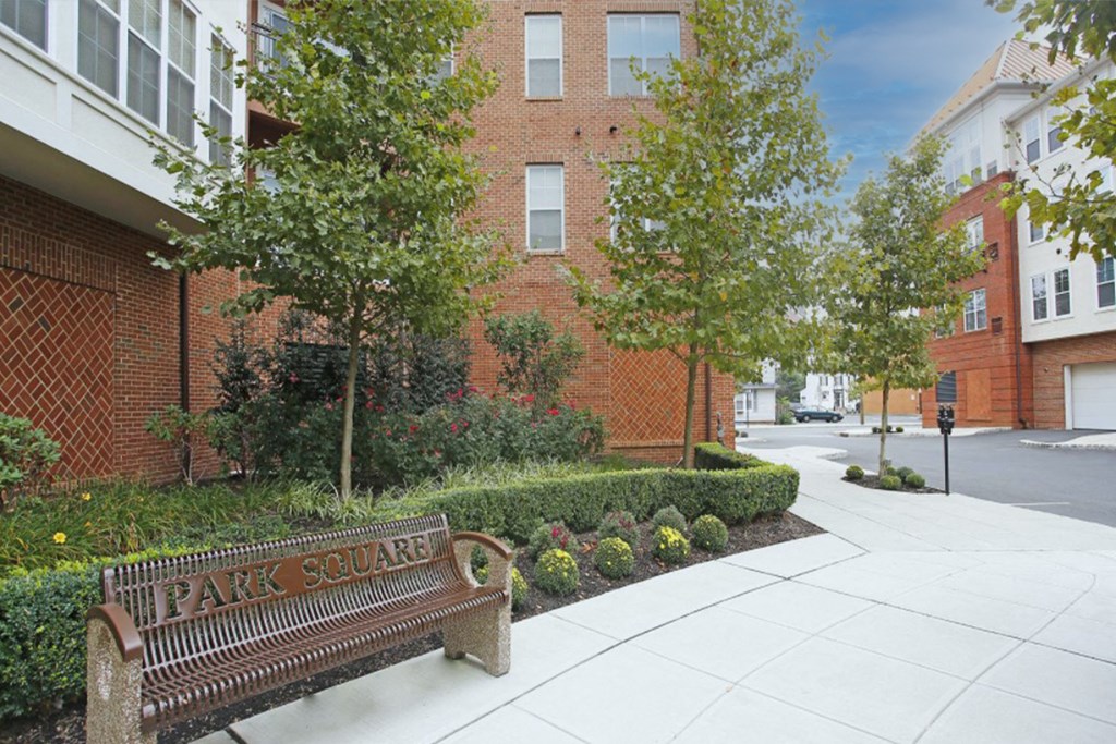 Courtyard Seating at Park Square Apartments, New Jersey, 07065